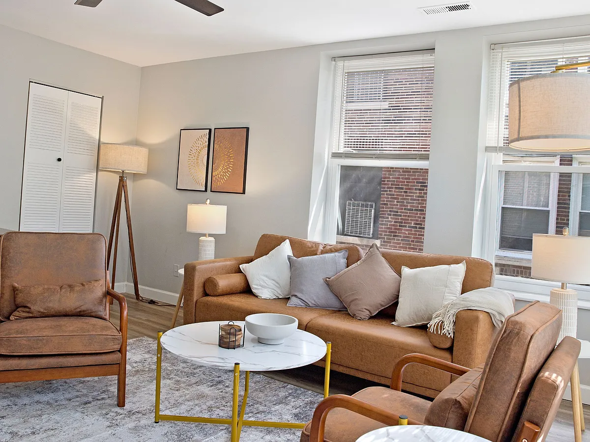 Building Photo - 5323 Pershing Ave #4