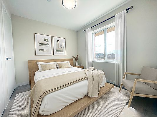 4th image of 398 Kings Hwy #401