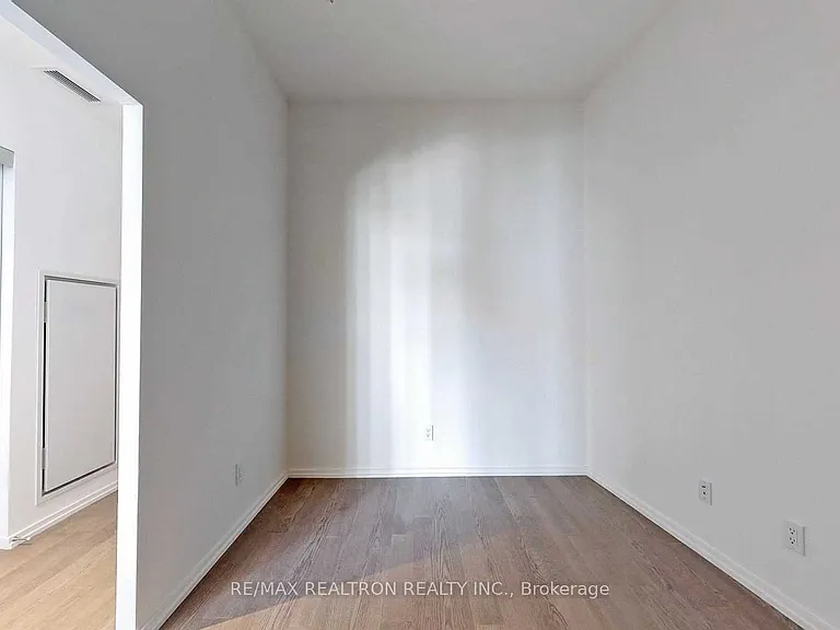 5 Soudan Ave #1628 — Photo 25