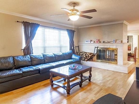 4th image of 2711 Briarhurst Dr APT 7