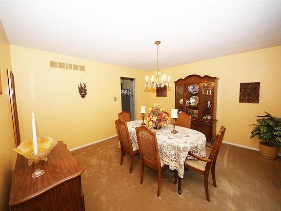 4th image of 411 Holly Terrace Ct