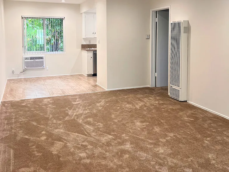251 N El Molino Ave #12 — Photo 2