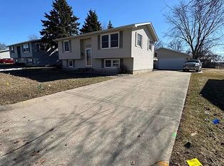 111 6th Ave NW, Dyersville, IA 52040