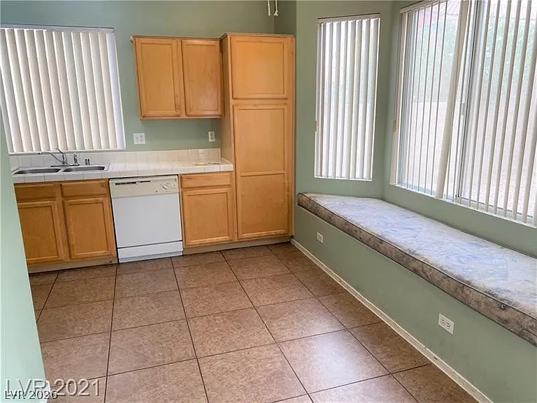 2457 Covered Wells Ave — Photo 5