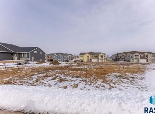 912 Trojan Ave, Hartford, SD 57033