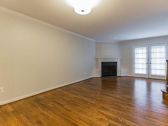 4th image of 107 Great Falls St #1