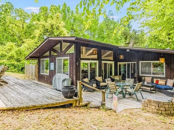 18201 Joplin Rd, Triangle, VA 22172