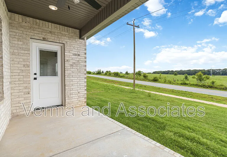 920 Trestle Ln — Photo 4