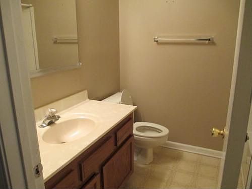 5th image of 4209 Stockbridge Dr #10C
