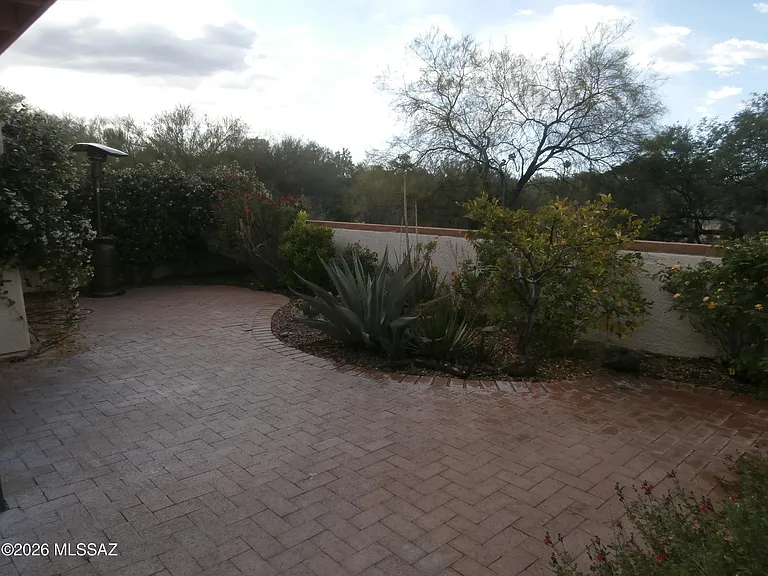 870 W Calle De Emilia — Photo 26