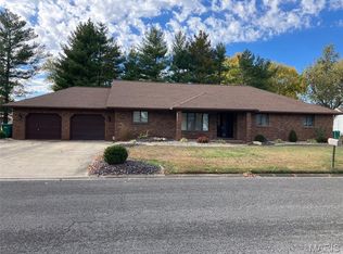 1251 Sunset Dr, Breese, IL 62230