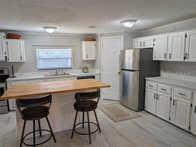 3 bed, 2.0 bath, 1728 sqft, $2,450 — Photo 3