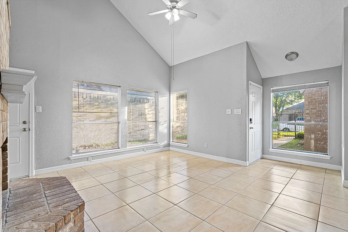 Living Area - 8530 Scenic Green Dr