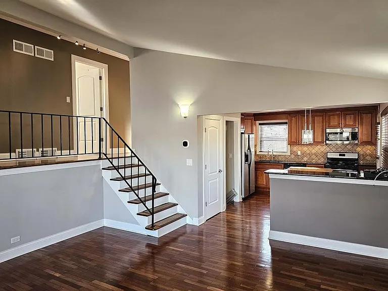 734 N Neva Ave — Photo 4