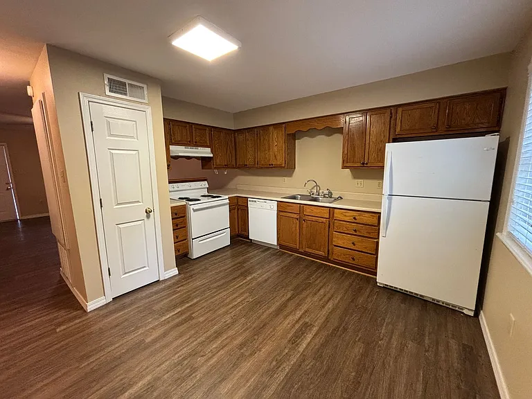 218 E Williamson Way #1-4 — Photo 3