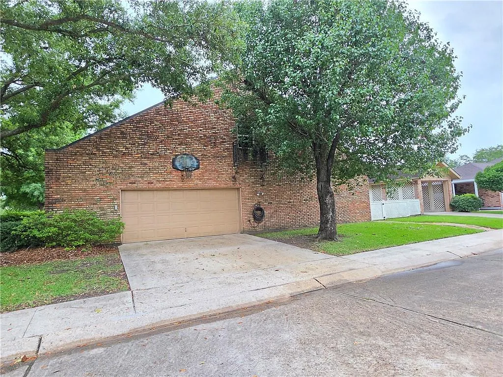Building Photo - 66 W Imperial Dr