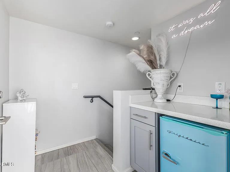 2740 E Roma Ave — Photo 34