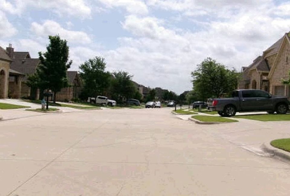 Exterior Neighborhood (street photo)