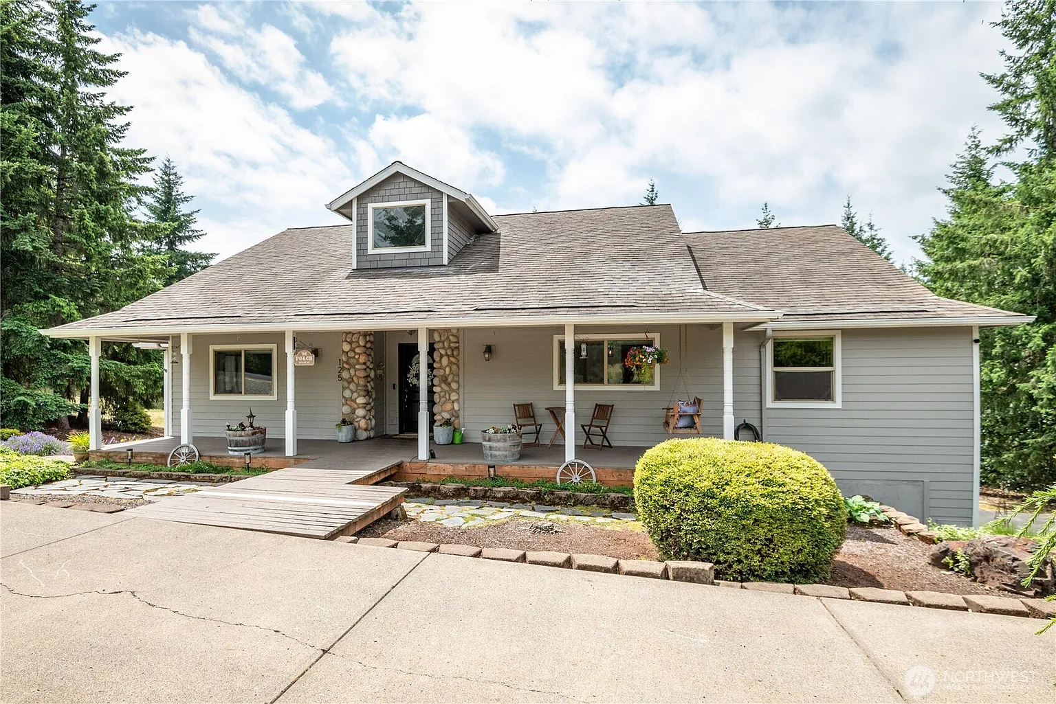125 Dalyn Court photo 1