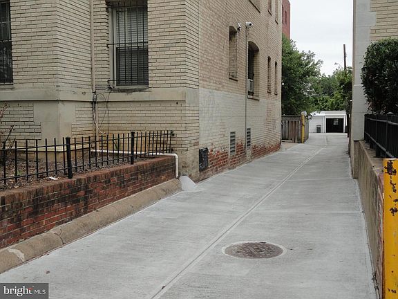 4th image of 3010 Wisconsin Ave NW APT B1