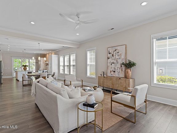 2nd image of 323 Cornubia Drive