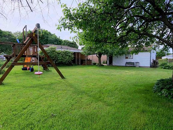 4th image of 32851 Warner Dr