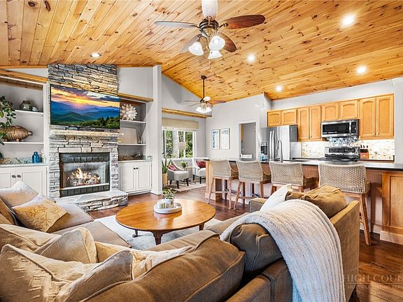 2nd image of 220 Woodwinds Lane