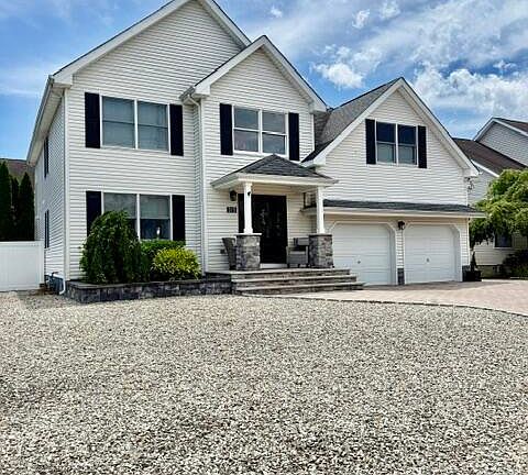 3rd image of 315 Maine Street