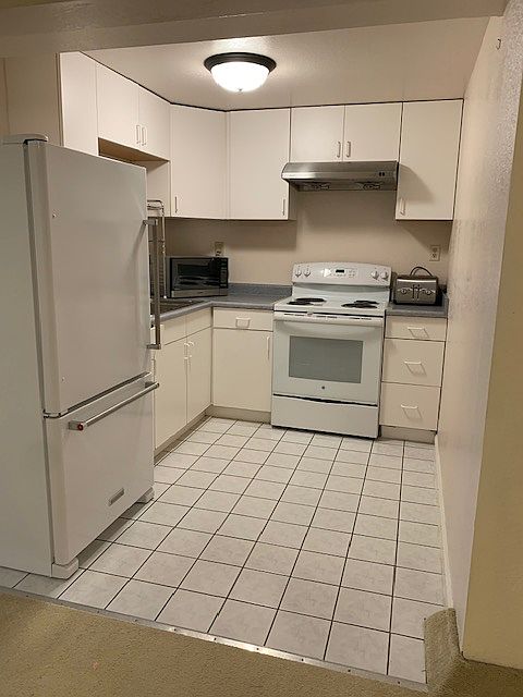 1st image of 33 Avenue