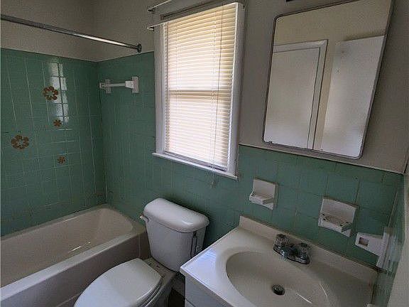 4th image of 820 Dwain Dr