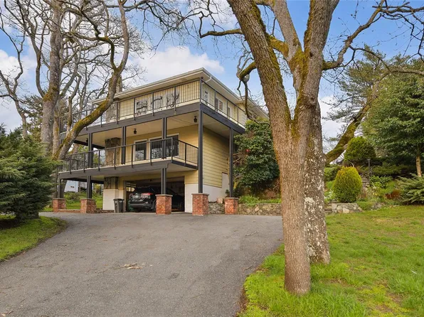 1200 Tolmie Ave, Saanich, BC V8X 2H9