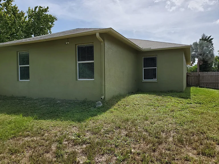 17556 Brentwood Ct — Photo 3