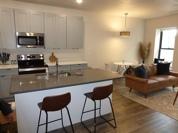 3rd image of 606 W North Temple St #202