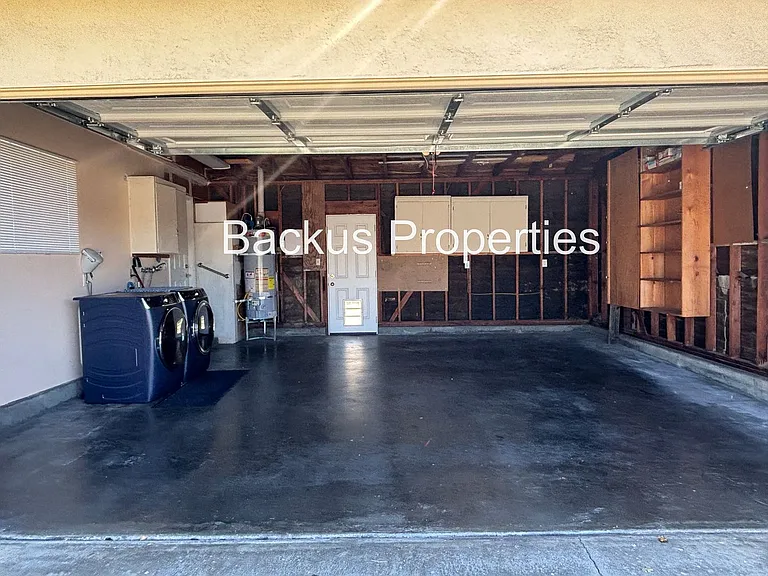 211 Chaucer Dr — Photo 24