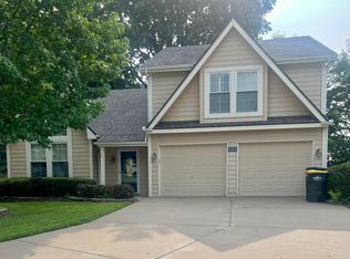 121 Oakbrook Ct, Lansing, KS 66043