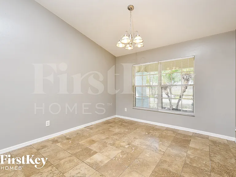 1035 NW 16th Pl — Photo 4
