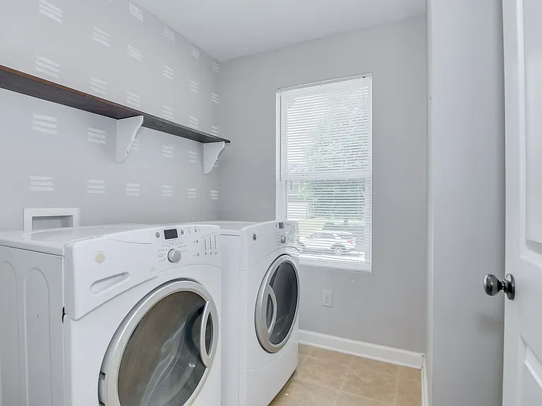 511 Sebastian Dr — Photo 36