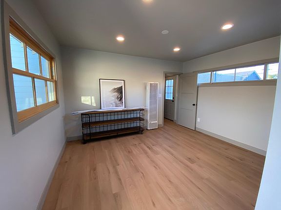 2nd image of 814 Portola Ave