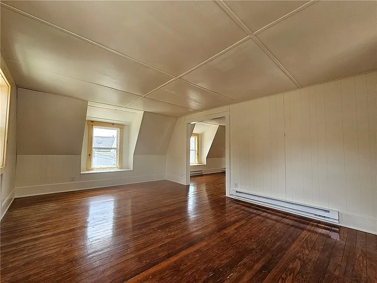 207 East Ave — Photo 6