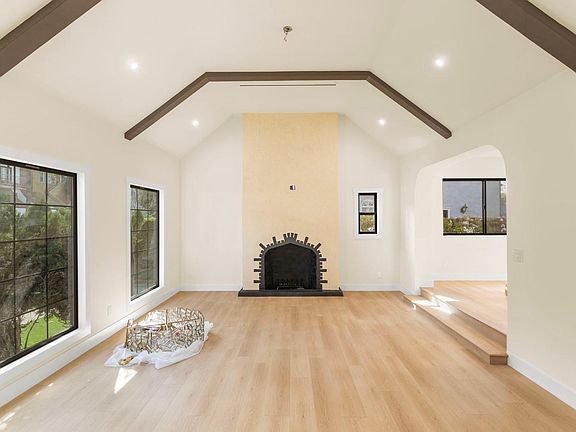3rd image of 1605 S Curson Ave