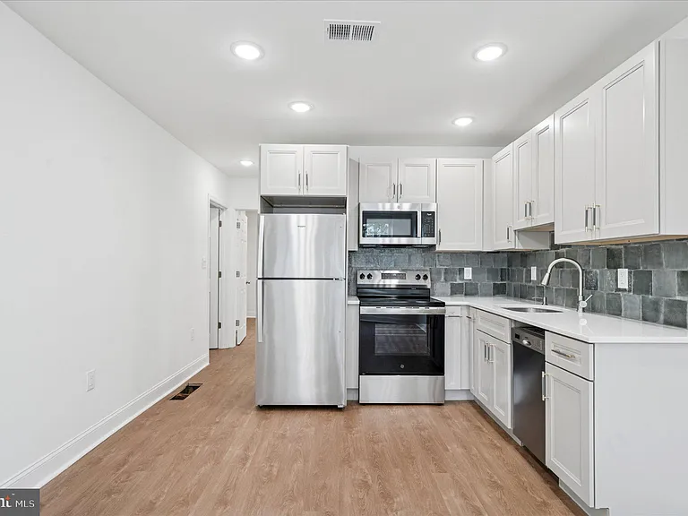 2534 S 61st St #2 — Photo 7