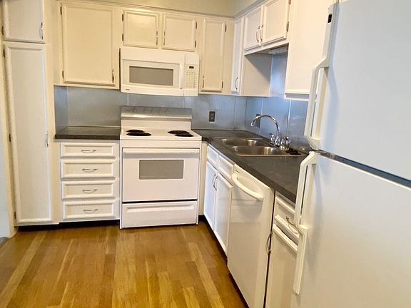 3rd image of 4511 Headwood Dr #104