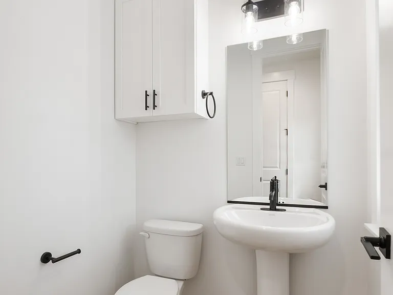 116 Orchard Ave S #D — Photo 9