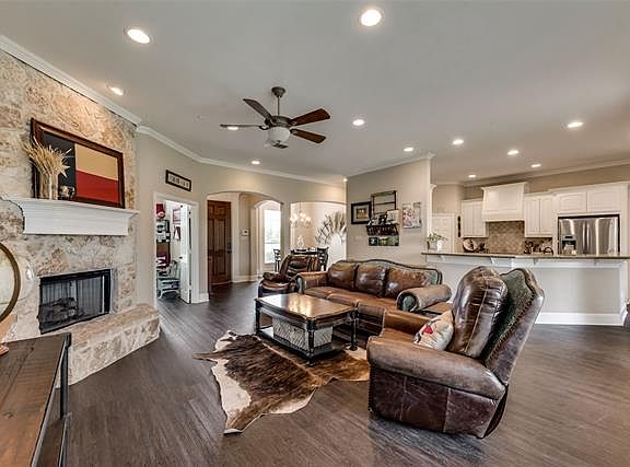 5th image of 8320 Forest Glenn Dr