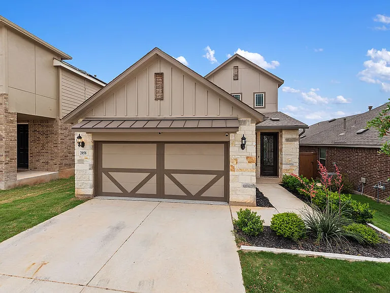 2058 Egret Ave — Photo 2