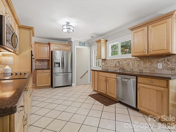 5th image of 7836 Van Wyck Rd