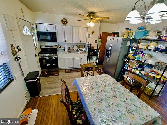 5th image of 3717 Schleicher Ave