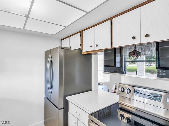 5th image of 336 Suffolk Ct