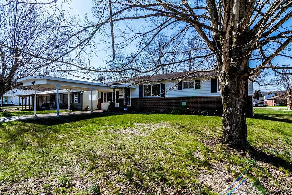 415 2nd Ave photo 1