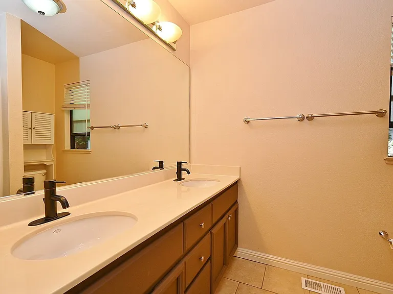 36895 Newark Blvd #A — Photo 16